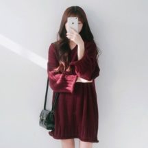 ニットワンピース レッド ひざ丈 プルオーバー Vネック 長袖 ゆったり 無地