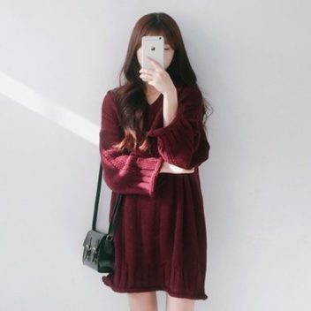 ニットワンピース レッド ひざ丈 プルオーバー Vネック 長袖 ゆったり 無地